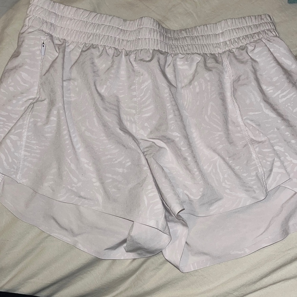 Athleta Hustle shorts 3” !!!